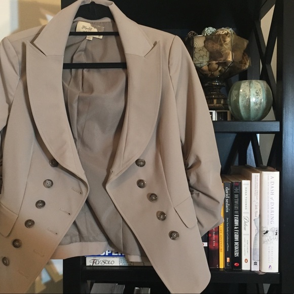 Elizabeth & James Military Blazer 6 / S - Picture 2 of 6